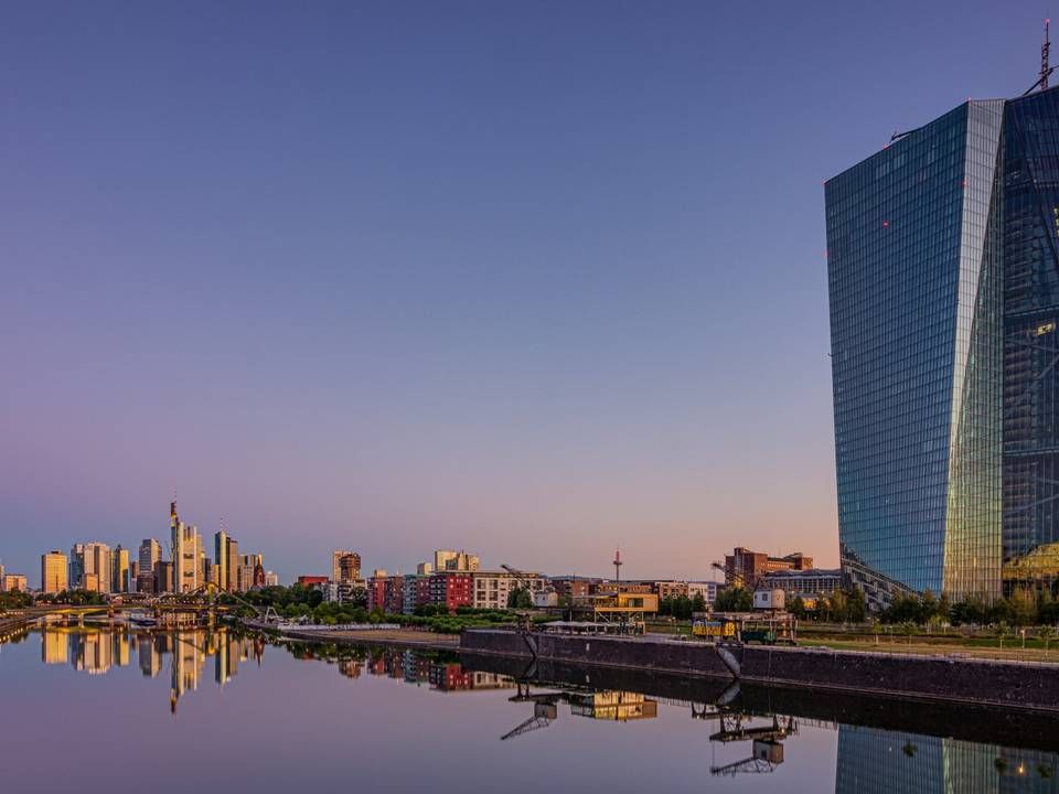 Blick auf die Frankfurter Skyline mit dem EZB-Gebäude im Vordergrund. | Foto: picture alliance / greatif | R7051 Florian Gaul