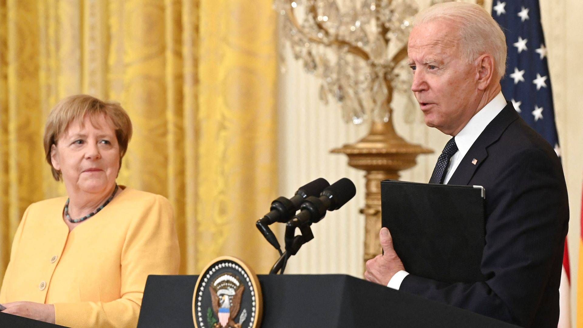 Forbundskansler Angela Merkel besøgte 15. juli præsident Joe Biden i Det Hvide Hus i USA. Her sagde Biden, at USA var i i gang med at undersøge, hvornår landet kan løfte rejserestriktioner. - | Foto: Foto: Saul Loeb/Ritzau Scanpix