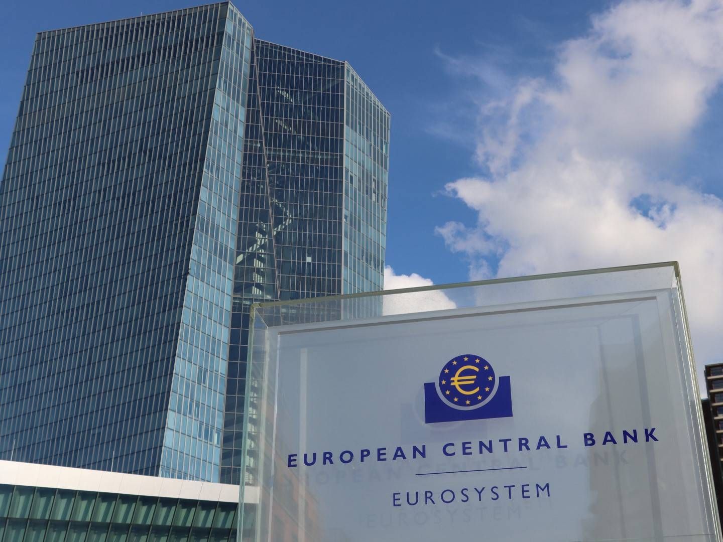 Eingang der EZB in Frankfurt. | Foto: picture alliance / greatif | Florian Gaul