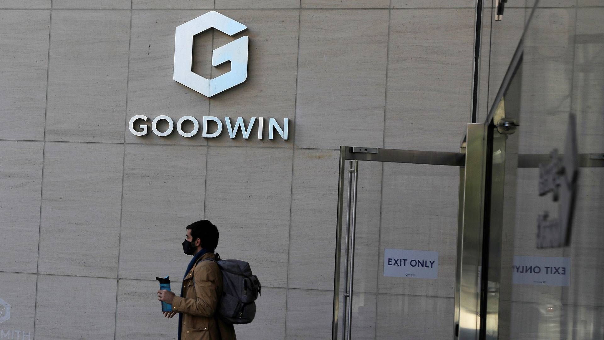 Advokatfirmaet Goodwin Procter, der har hovedsæde i USA, tilbyder bonusser til advokater, der lokker nye medarbejdere til, på, hvad der svarer til over 188.000 kr., skriver Financial Times. | Foto: Andrew Kelly/Reuters/Ritzau Scanpix