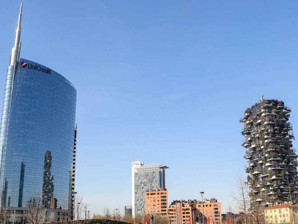 Blick auf die Unicredit-Zentrale (links) in Mailand. | Foto: picture alliance / NurPhoto | Mairo Cinquetti