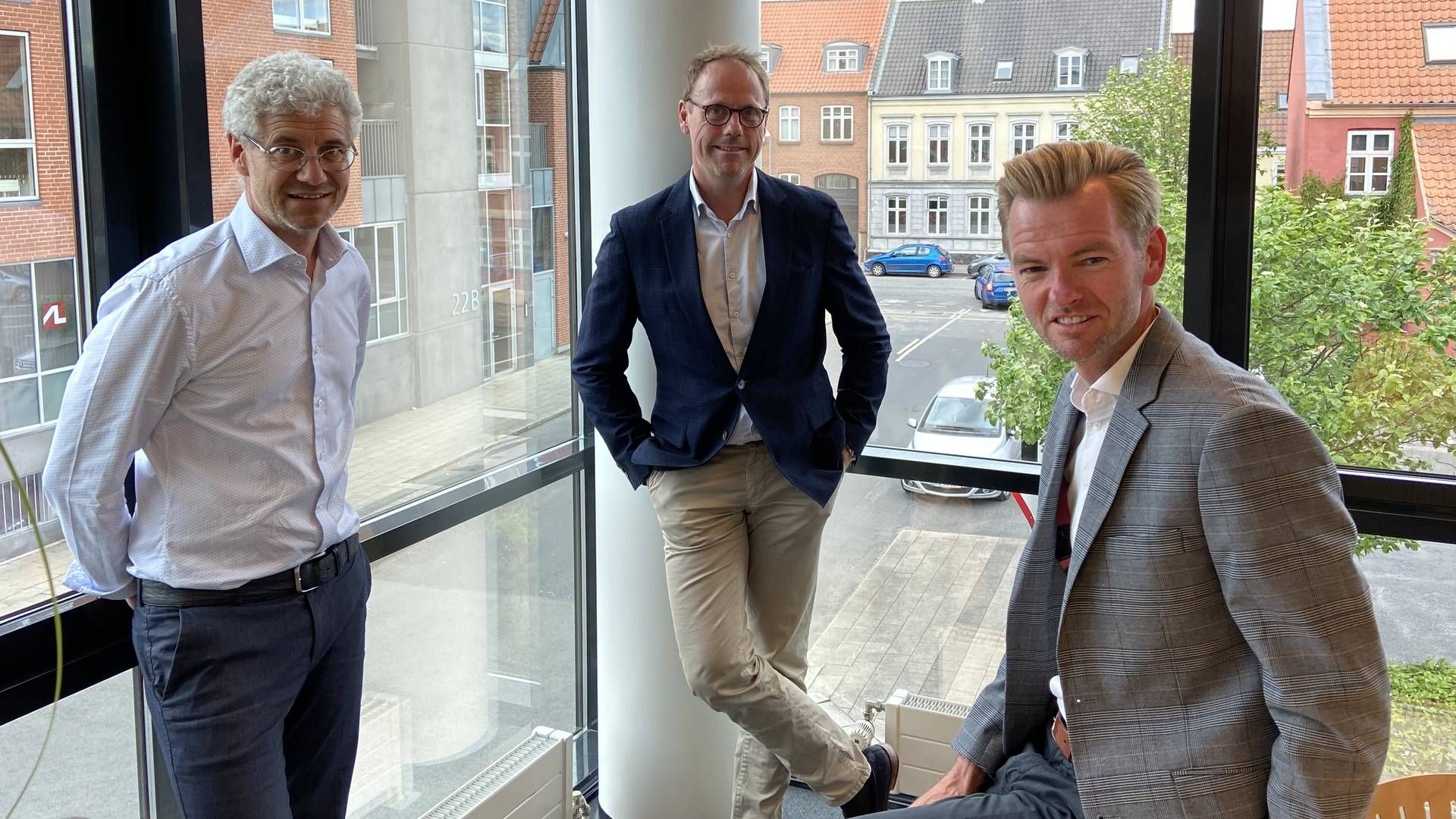 Ledelsen i Skov Advokater. Fra venstre bestyrelsesformand Erik Svanvig, managing partner Torben Bang samt Kenneth Bechmann, der i juni 2020 kom til som direktør for forretningsudvikling. | Foto: Skov Advokater / PR