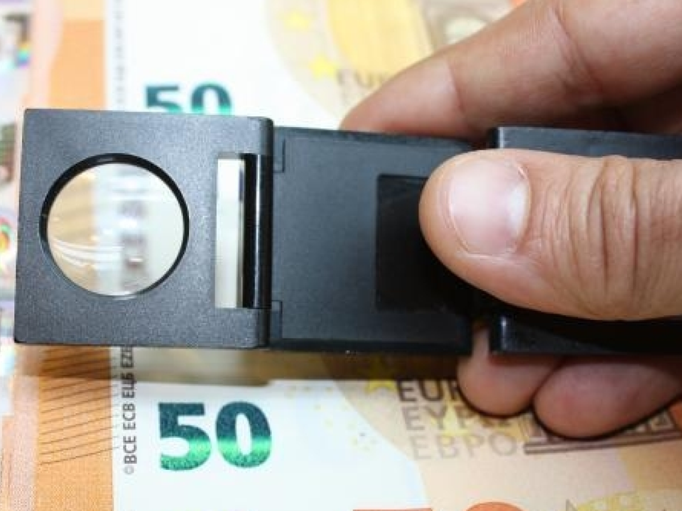 Die Prüfung eines 50-Euro-Scheins (Symbolbild) | Foto: European Union, 2016