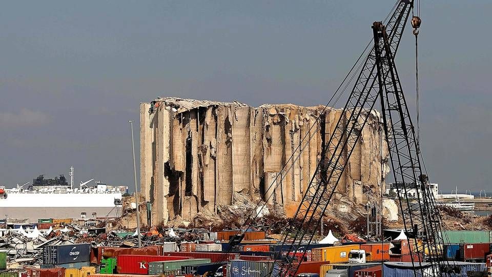 Et billede af kornsiloerne viser stadig omfanget et år efter eksplosionen på havnen i Beirut. | Foto: Joseph Eid/AFP/Ritzau Scanpix