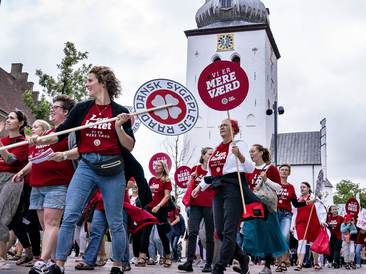 Sygeplejersker i demonstration foran Budolfi Kirke i Aalborg. | Foto: HENNING BAGGER/Henning Bagger / henning bagger