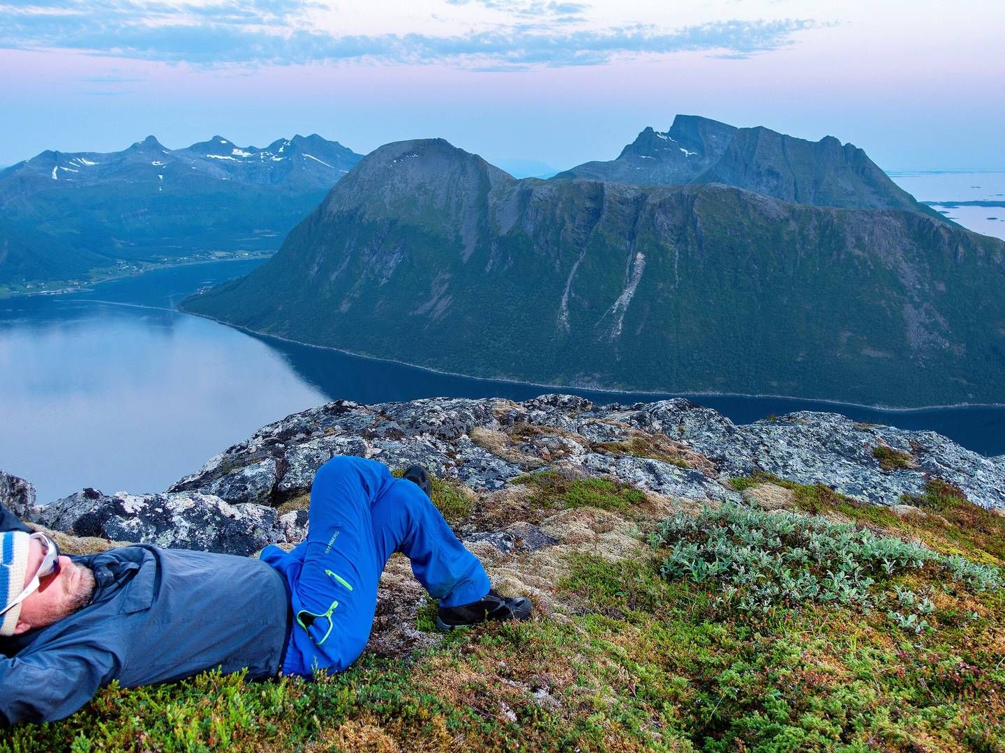 SpareBank 1 Helgeland tror Helgeland kan bli det nye Lofoten. Bildet er fra Okstinden på Helgelandskysten med Aldersundet i bakgrunnen. | Foto: Gorm Kallestad / NTB