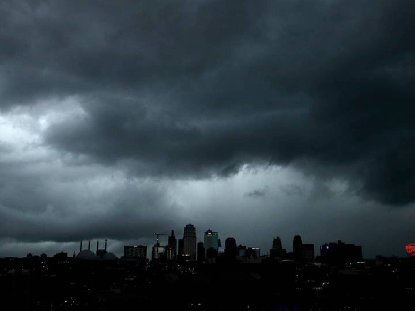 Der bliver bl.a. mere ekstremt vejr, konkluderer ny klimarapport fra FN. Her over Kansas City i USA. | Foto: AP/Charlie Riedel