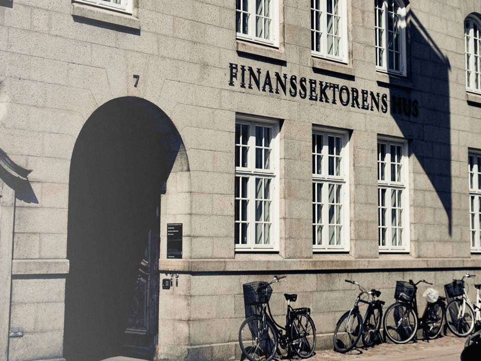 Nicole Offendal får fremover sin daglige gang i FA's lokaler i Amaliegade i København. | Foto: PR