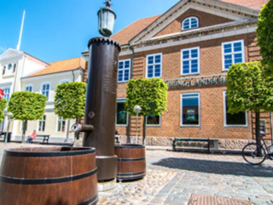 Ringkjøbing Landbobank har til huse centralt i Ringkøbing. | Foto: Ringkjøbing Landbobank/PR
