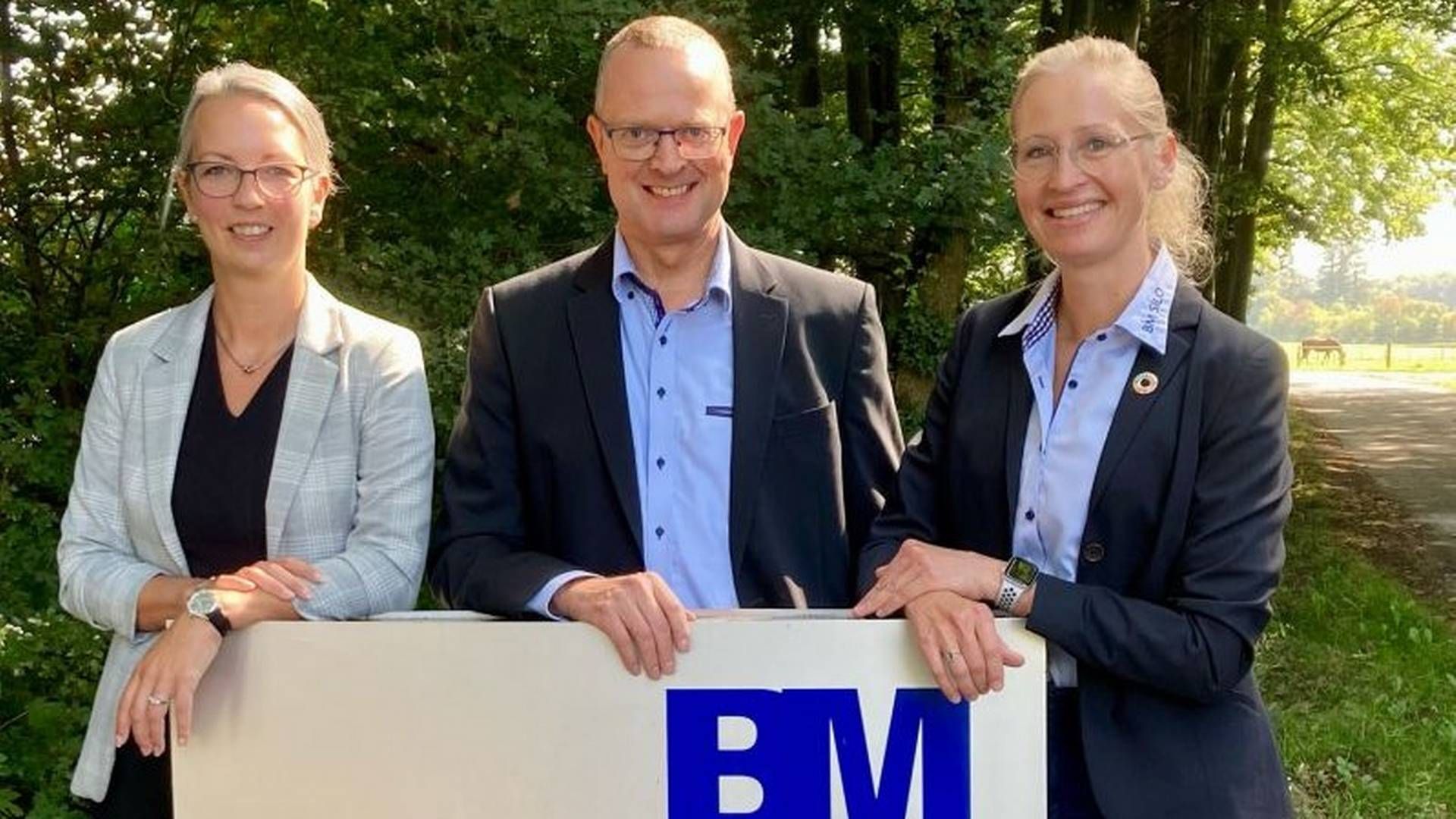 Fra venstre: Ny direktør i BM Silo, Lisbeth Barnbæk Nielsen, medejer og direktør for udviklingsafdelingen Claus Martinsen og medejer og bestyrelsesformand Dorte Zacho Martinsen. | Foto: BM Silo / PR