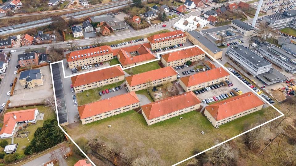 Den solgte ejendom rummer syv boligblokke. Ejendommen er beliggende ved Næstved Sygehus og har tidligere huset medarbejdere fra sygehuset. | Foto: PR / Nordicals
