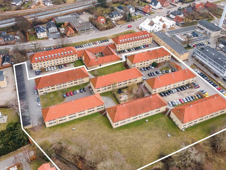 Den solgte ejendom rummer syv boligblokke. Ejendommen er beliggende ved Næstved Sygehus og har tidligere huset medarbejdere fra sygehuset. | Foto: PR / Nordicals