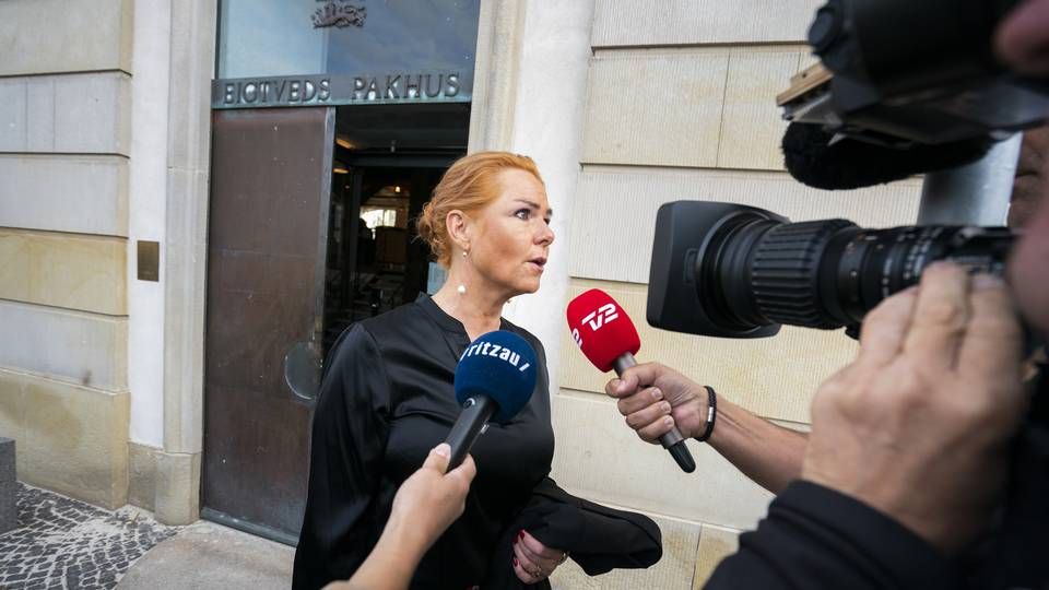 Inger Støjberg svarer på spørgsmål fra fremmødte journalister inden tredje dag i Rigsretten, der foregår i Eigtveds Pakhus på Christianshavn, mandag 6. september 2021. | Foto: Martin Sylvest