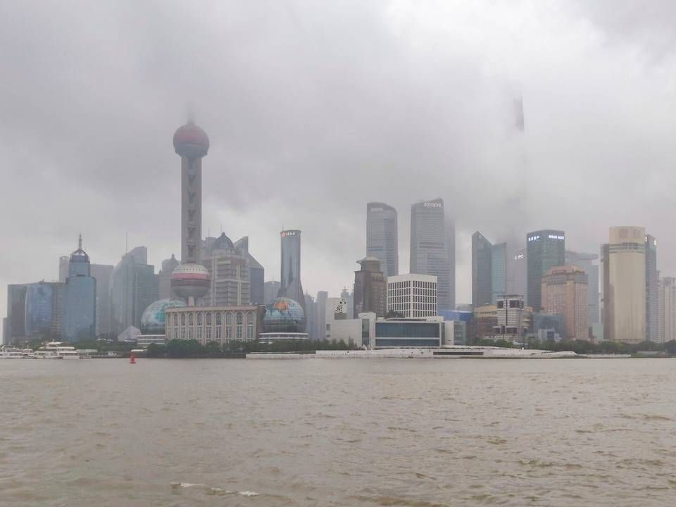 Huangpu River gik over sine breder, da en tyfon ramte Shanghai så sent som i juli i år. | Foto: Wang Gang/AP/Ritzau Scanpix