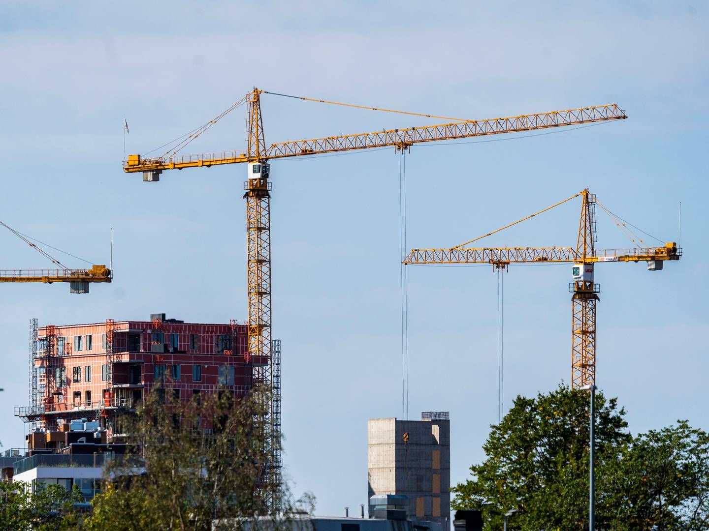 DYRERE: Heisekraner og bygningsarbeid i Lillestrøm i Viken fylke i starten av september 2021. Nye SSB-tall viser at kostnadene for materialer til boligbygging har gått opp over 23 prosent det siste året. | Foto: Håkon Mosvold Larsen, NTB