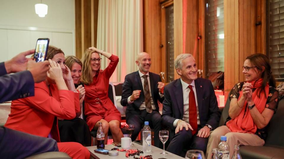 Der var glæde i Arbeiderpartiet med partileder Jonas Gahr Støre efter det norske valg i går. | Foto: Javad Parsa/NTB