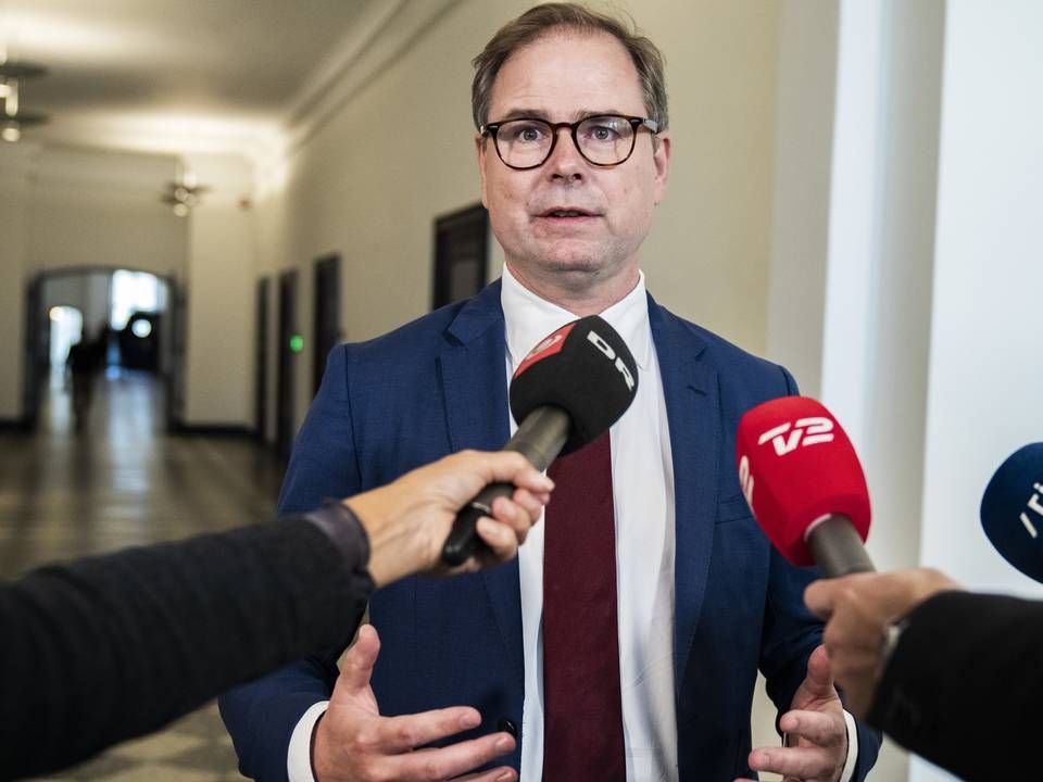 Finansminister Nicolai Wammen på vej ind til et såkaldt sættemøde, som dækker over et indledende møde, med blandt Enhedslisten og SF. | Foto: Martin Sylvest