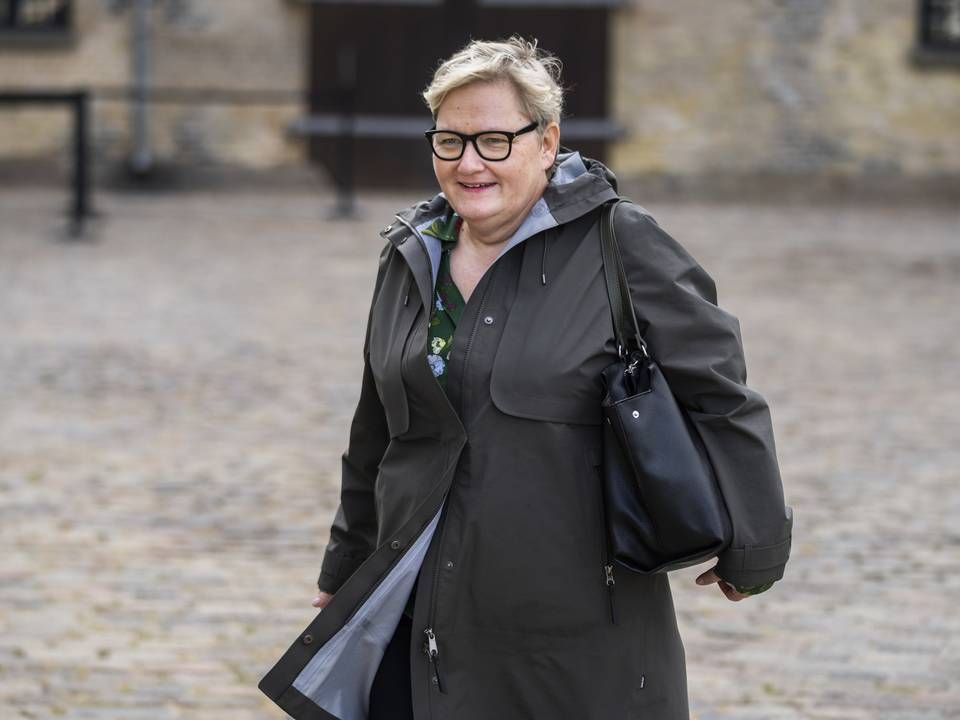 Lykke Sørensen, tidligere chefjurist i Udlændingeministeriet, ankommer til Rigsretten onsdag 15. september 2021, hvor hun skulle afhøres. | Foto: Martin Sylvest