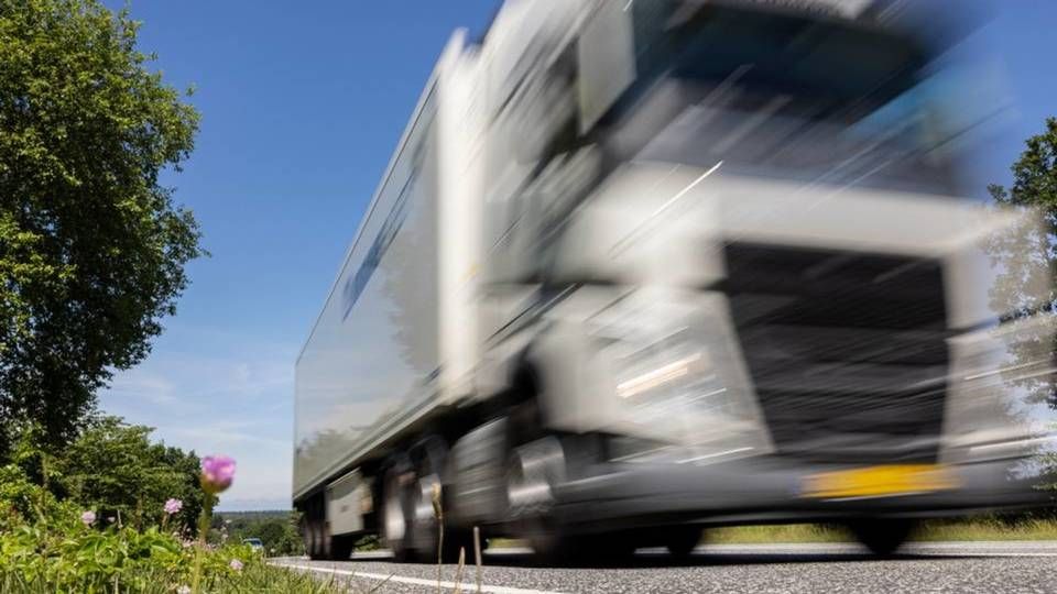 Lastbilerne fylder langt mere på motorvejene. Ikke mindst i Østjylland. Nogle steder fylder lastbilerne sammen med campingvogne, trailere og store varebiler omkring en tredjedel af pladsen på motorvejene. | Foto: Joachim Ladefoged
