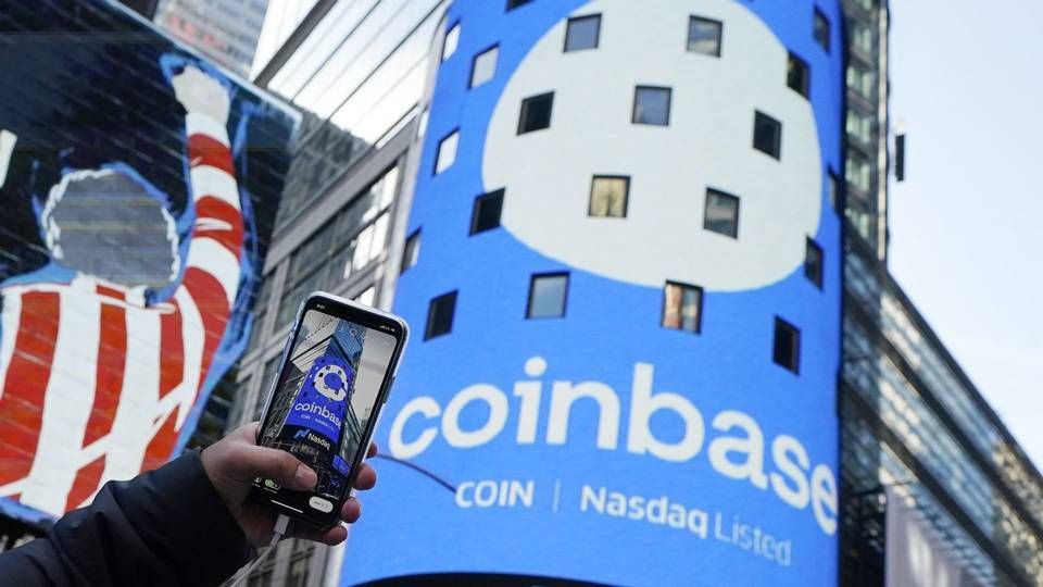 Coinbase trekker i bremsen for sitt planlagte innskuddsprogram med rente for kryptovaluta. | Foto: NTB/AP Photo/Richard Drew