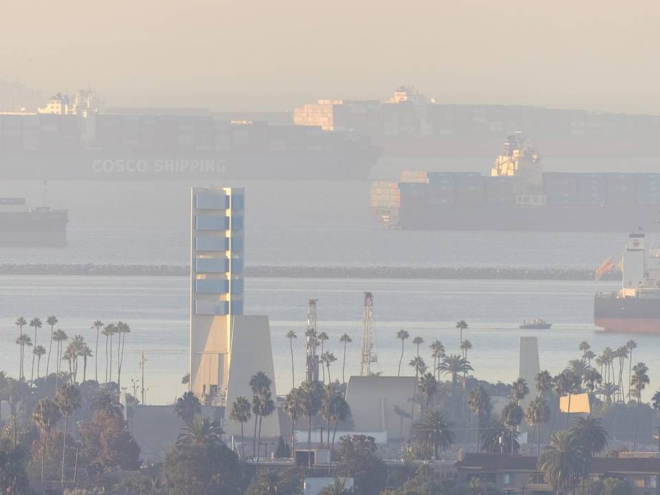 Ventende containerskibe ud for Long Beach i californien. | Foto: Mike Blake/REUTERS / X00030