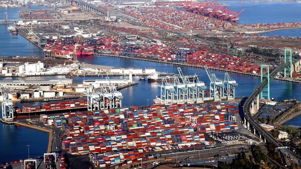 Containerne hober sig om i Long Beach på USA's vestkyst, idet både afgange og ankomster er uforudsigelige. | Foto: MARIO TAMA/AFP / GETTY IMAGES NORTH AMERICA