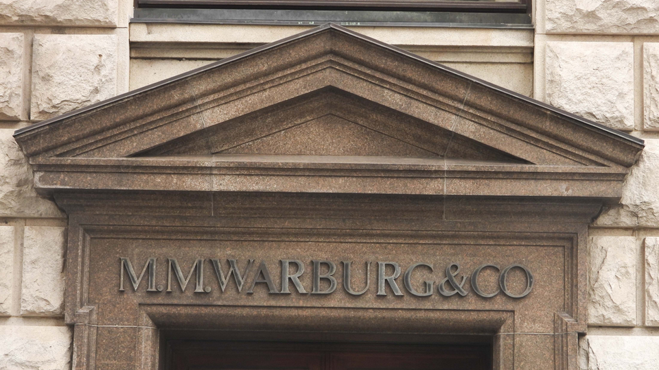 Aussenansicht Eingangsbereich der Hamburger Warburg Bank | Foto: picture alliance