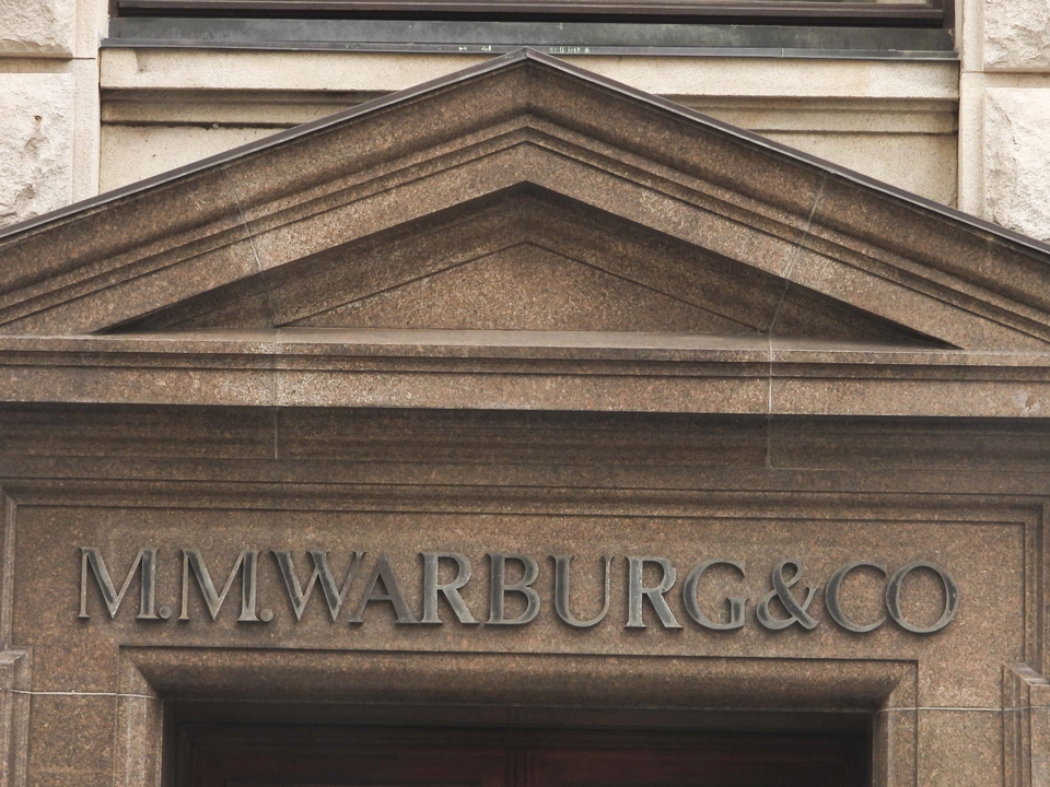 Aussenansicht Eingangsbereich der Hamburger Warburg Bank | Foto: picture alliance