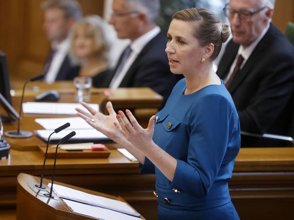 Statsminister Mette Frederiksen (S) på talerstolen under Folketingets åbning tirsdag 5. oktober 2021. Her bebuder hun blandt andet færre, men til gengæld mere gennemarbejdede lovforslag. | Foto: Jens Dresling