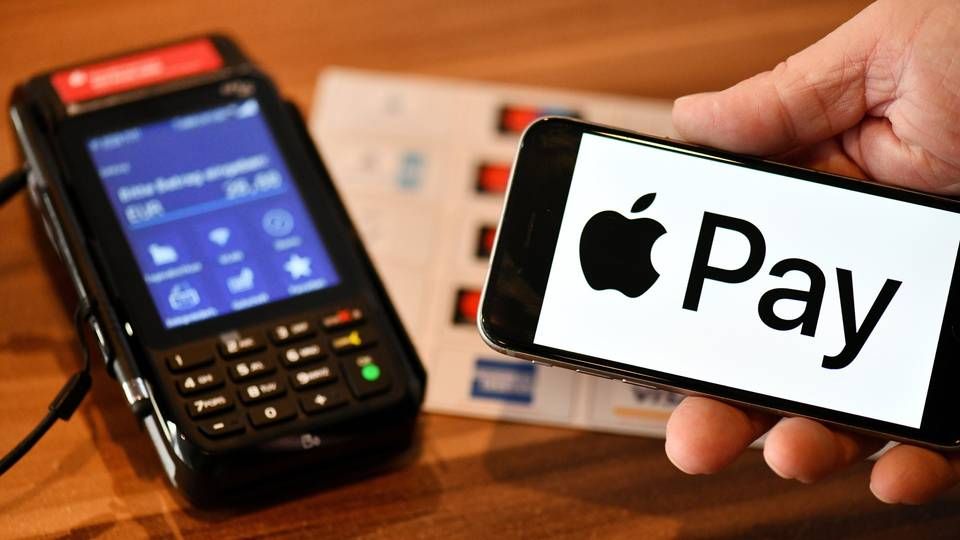 Apple Pay auf dem Handy. | Foto: picture alliance / Frank May