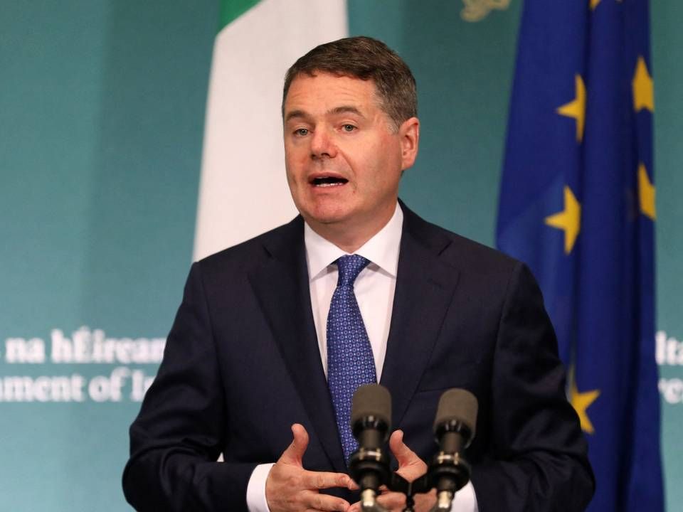 Irlands finansminister Paschal Donohoe holdt pressekonfencence torsdag aften om den nye aftale, hvor landet forpligter sig til at hæve selskabsskatten for techgiganter | Foto: Stringer/AFP/Ritzau Scanpix