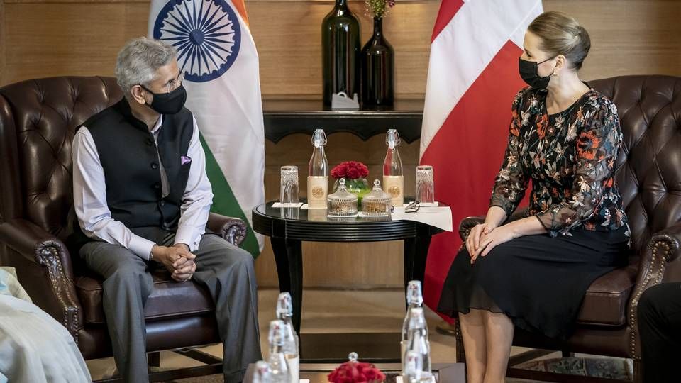 Dannebrog vajede under statsminister Mette Frederiksens (S) besøg i Indien. Her sidder hun med den indiske premierminister Narendra Modi. | Foto: Mads Claus Rasmussen
