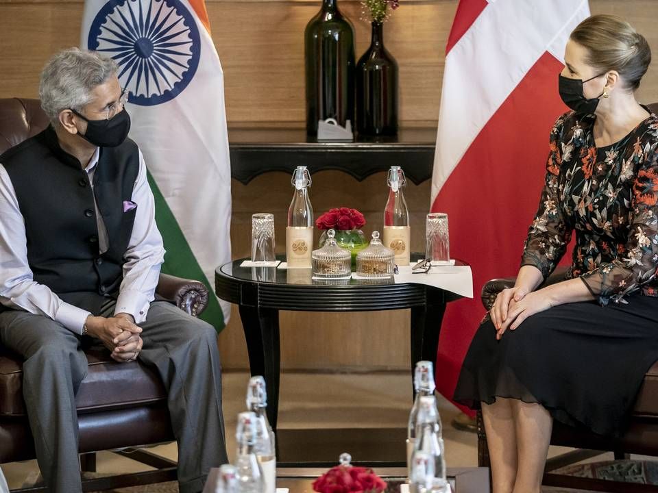 Dannebrog vajede under statsminister Mette Frederiksens (S) besøg i Indien. Her sidder hun med den indiske premierminister Narendra Modi. | Foto: Mads Claus Rasmussen