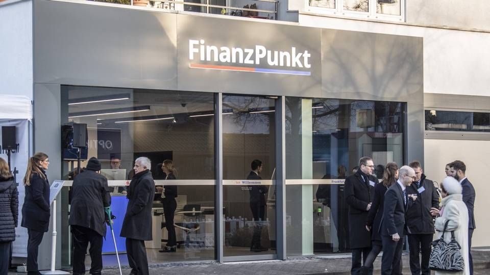 Der erste Finanz Punkt von Frankfurter Volksbank und Taunus Sparkasse bei seiner Eröffnung im Dezember 2019. | Foto: picture alliance/dpa | Boris Roessler