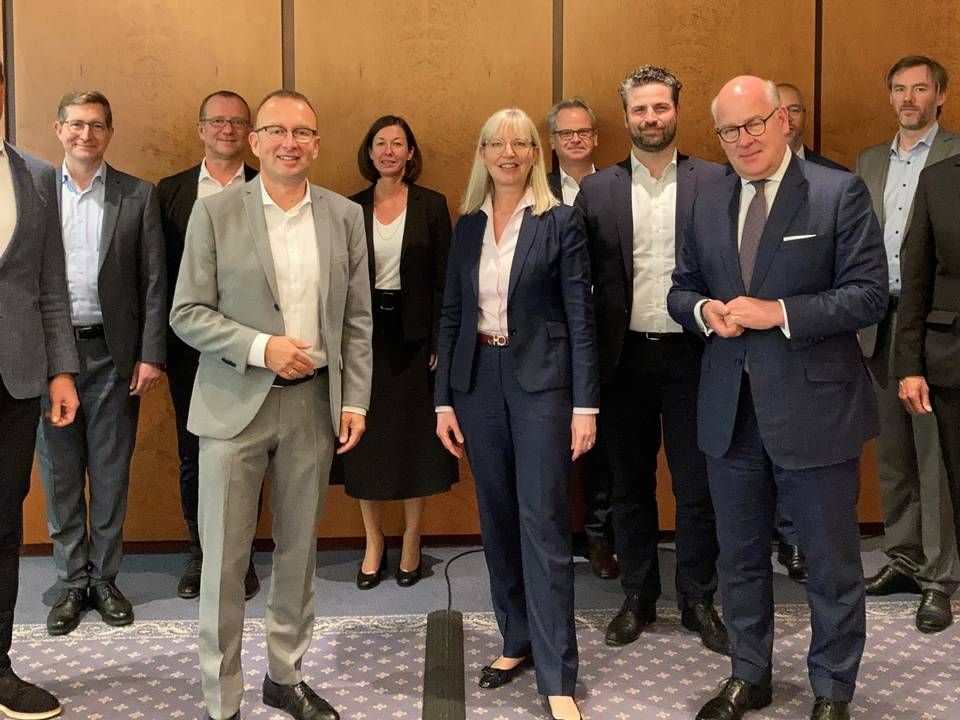 Die Tarifkommission des AGV Banken um Verhandlungsführerin Sabine Schmittroth (vorne in der Mitte). | Foto: AGV Banken