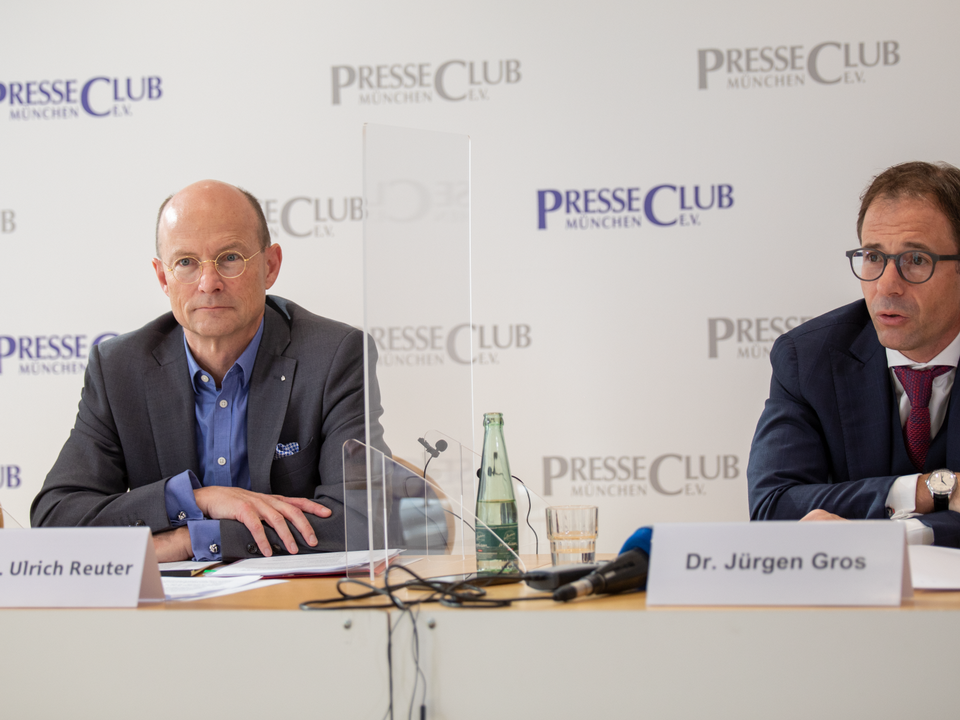 Ulrich Reuter, Präsident des Sparkassenverbands Bayern und Jürgen Gros, Präsident des bayerischen Genossenschaftsverbands. | Foto: Sonja Ingerl