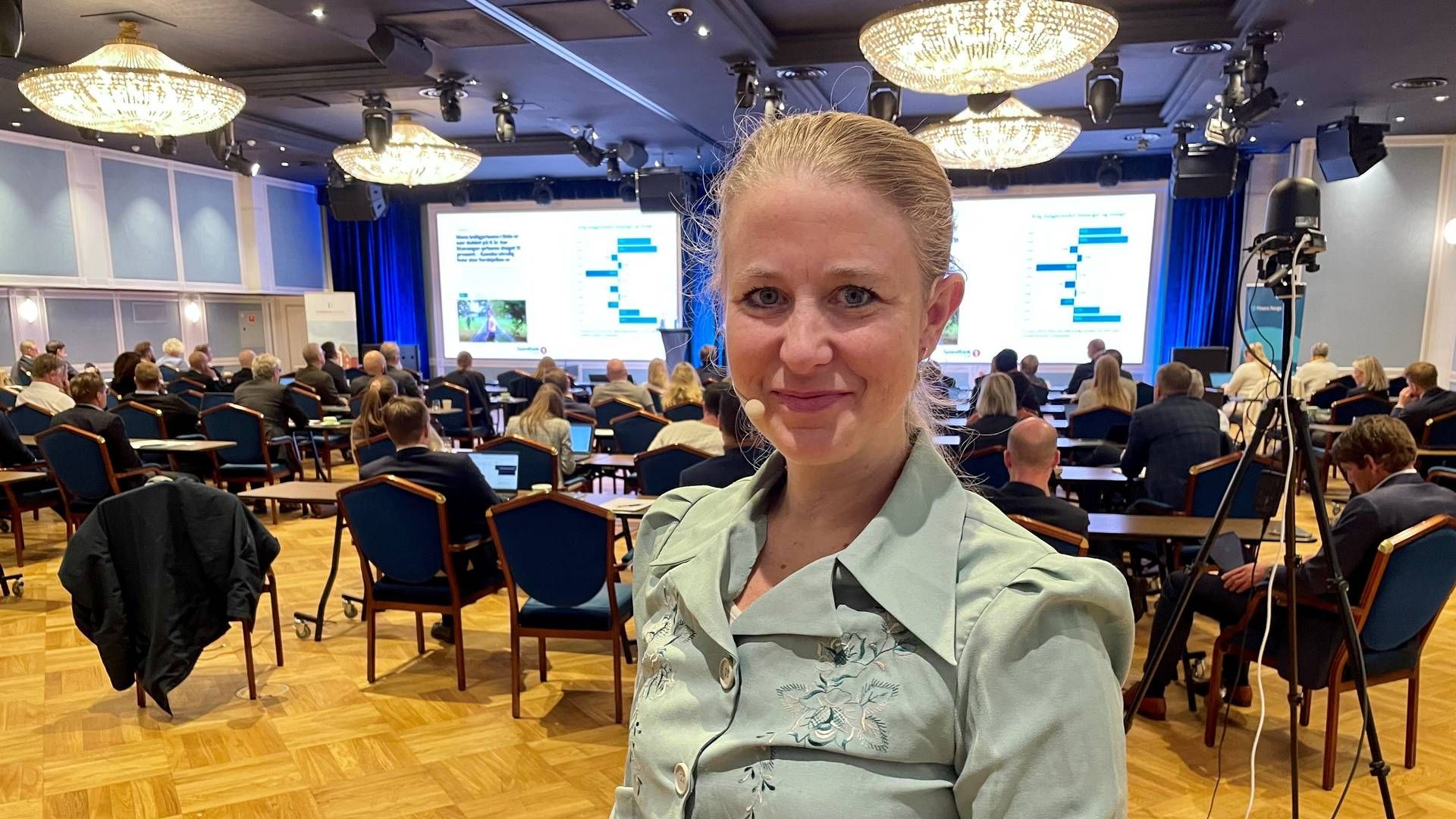 Karoline Bakka Hjertø, leder for bærekraft og samfunn i Sparebank 1 Østlandet, snakket bankens grønne strategi på Boligkonferansen i Oslo nylig. | Foto: Anne Grete Storvik
