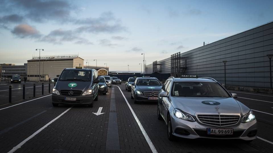 Der er blevet længere mellem taxaerne, fordi også her mangler der chauffører. | Foto: Jonas Olufson