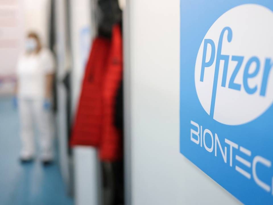 Pfizer har fået lavet nyt fase 3-forsøg, der undersøger effekten af tredje dosis af vaccinen. | Foto: MARKO DJURICA/REUTERS / X01390