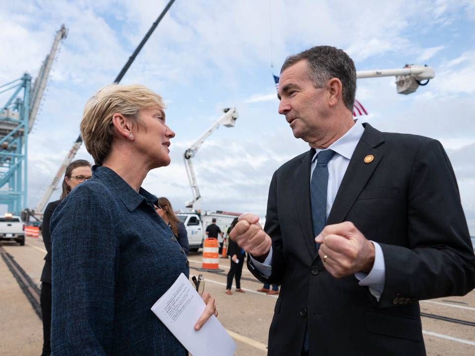 Havvind er også en kamp om arbejdspladser. Her USA's energiminister Jennifer Granholm og Virginias guvernør, Ralph Northam. | Foto: Virginia.gov