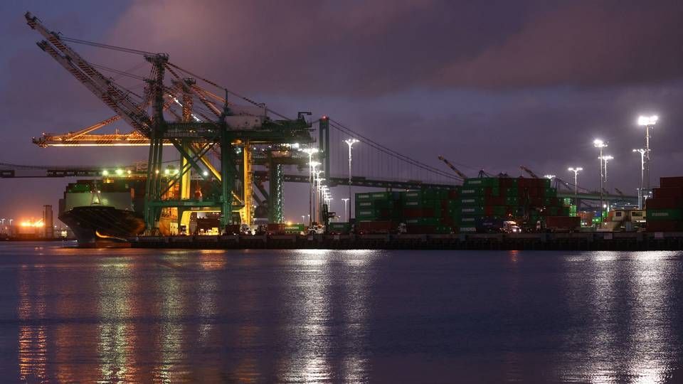 Havnene i det sydlige Californien kører i døgndrift for at bløde op for forstoppelsen i forsyningskæderne. | Foto: MARIO TAMA/AFP / GETTY IMAGES NORTH AMERICA