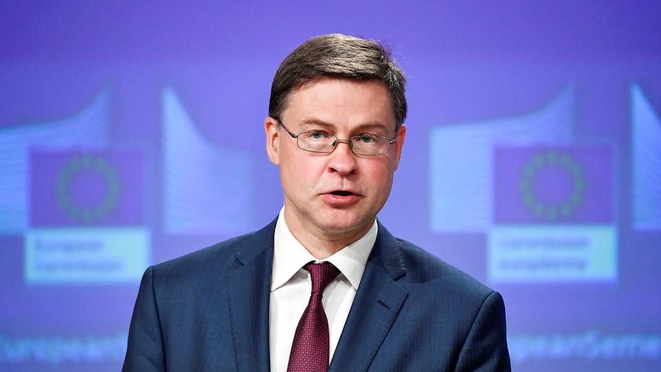 Valdis Dombrovskis fra EU-Kommissionen præsenterer onsdag forslaget til implementeringen af Basel-anbefalingerne. | Foto: Pool/Reuters/Ritzau Scanpix