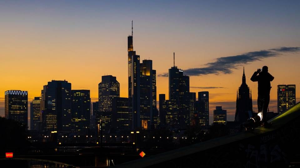 Frankfurter Skyline mit der Commerzbank in der Mitte | Foto: picture alliance / greatif | Florian Gaul