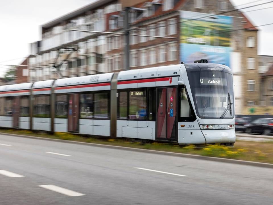 Venstres spidskandidat i Aarhus, Christian Budde, mener, at anden etape af letbanen i Aarhus skal erstattes af busser. | Foto: Joachim Ladefoged/Ritzau Scanpix