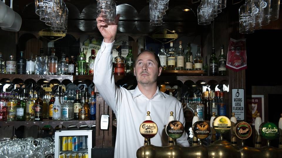 Peder Blak, der er adm. direktør i barkæden Old Irish Pub, har ikke tænkt sig at indføre nogel former for restriktioner, før der bliver meldt noget officielt ud. | Foto: Kasper Heden Andersen/ERH