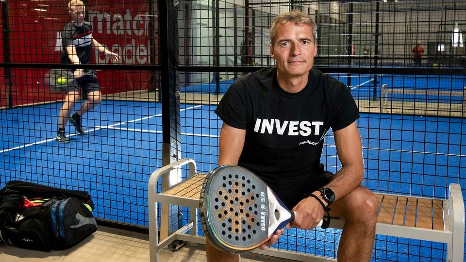 Tidligere prof. håndboldspiller Jeppe Sigfusson spiller padeltennis. Jeppe er til daglig chef (Engineering Chief of Staff) hos virksomheden Public.com, og han siger selv, at han bruger værktøjer fra sin sportskarriere i sin ledelsesstil. Håndbolden er lagt på hylden, men han er stadig meget aktiv - bl.a. med padeltennis. | Foto: Lars Krabbe/Ritzau Scanpix