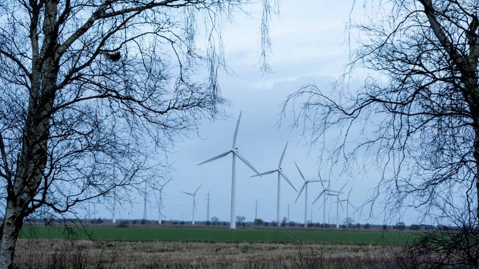 Det er billigere at opføre vindmøller på land. | Foto: René Schütze