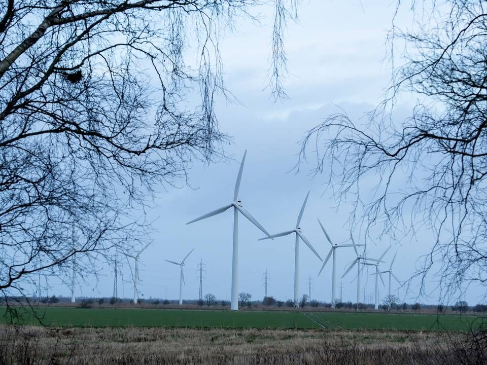 Det er billigere at opføre vindmøller på land. | Foto: René Schütze