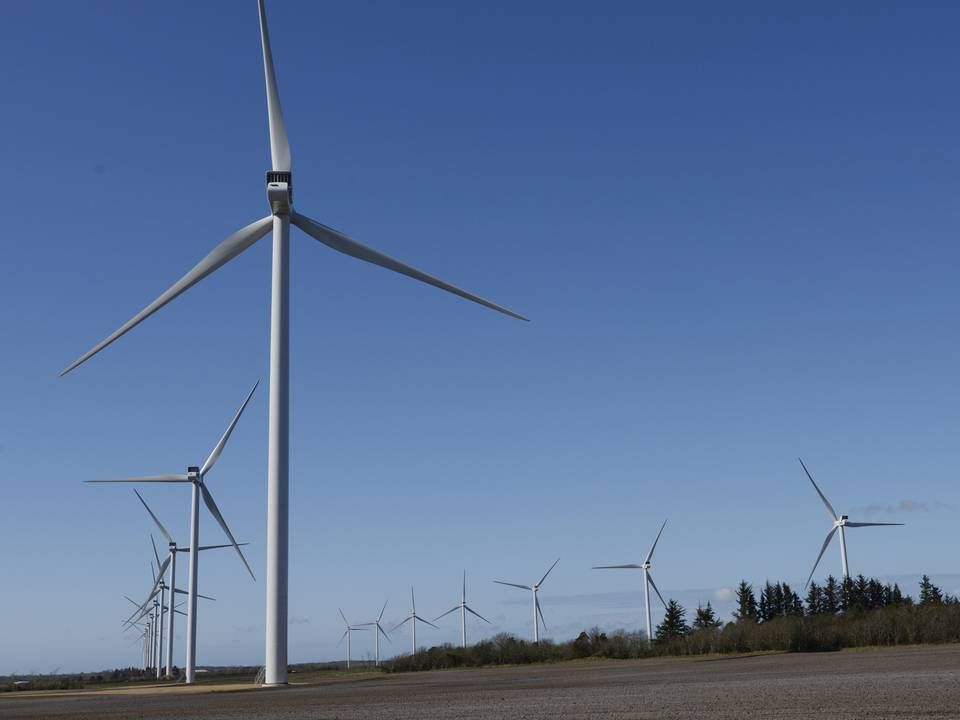 Møllerne på Nørhede-Hjortmose står stille lige nu. Det skyldes dog hverken vindstille vejr eller nedregulering, men at Energinet er ved at ombygge transformerstationen i Videbæk. | Foto: PR Thy-Mors Energi