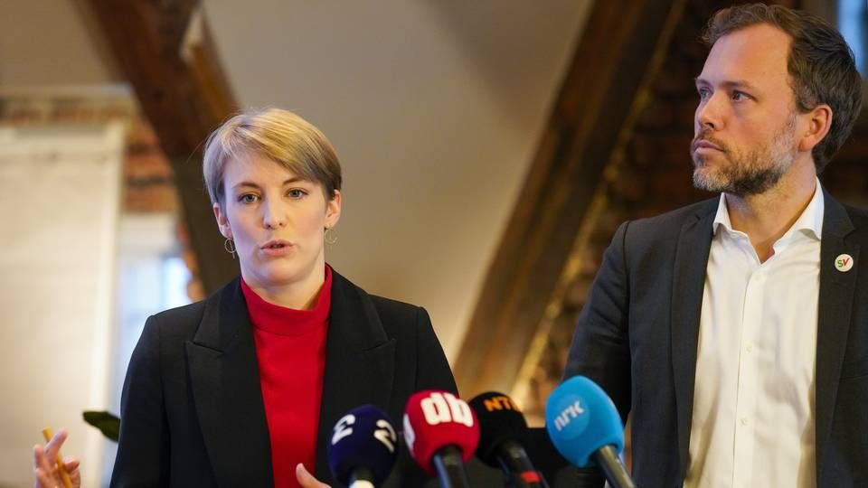 Finanspolitisk talsperson Kari Elisabeth Kaski (SV) og SV-leder Audun Lysbakken la fram SVs alternative budsjett mandag formiddag. | Foto: Terje Bendiksby / NTB